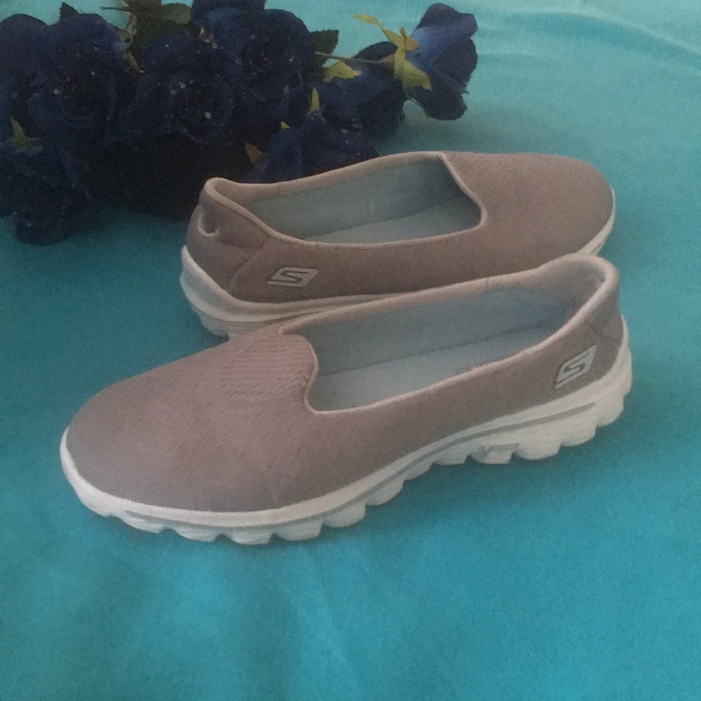 Women’s Skechers Go walk 2 shoes sneakers Sz 7